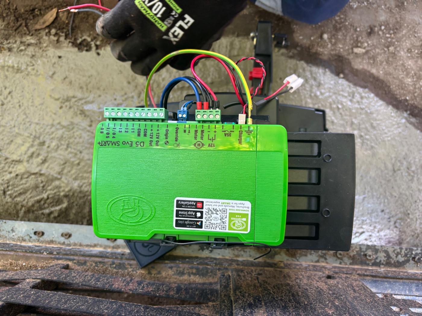 Centurion D5 SMART+ controller and wiring during installation in Esther Park